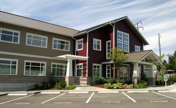 Professional Office Building: 19940 Ballinger Way NE, Shoreline, WA 98155